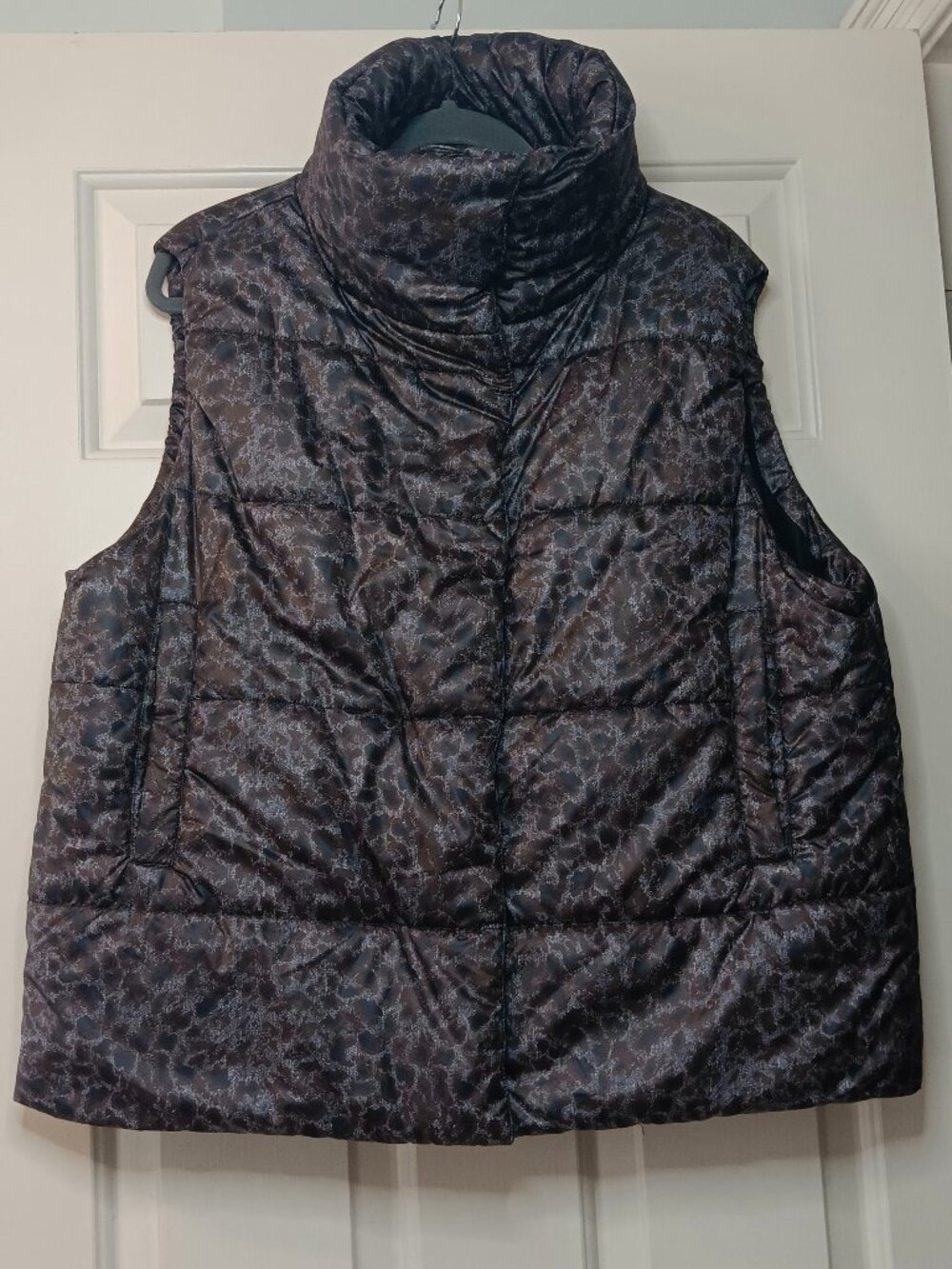 Carre Noir Sleeveless Puffer Vest in Dark Charcoal Animal Print XL
